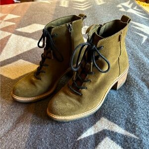 TOMS Green Suede Chelsea Boots